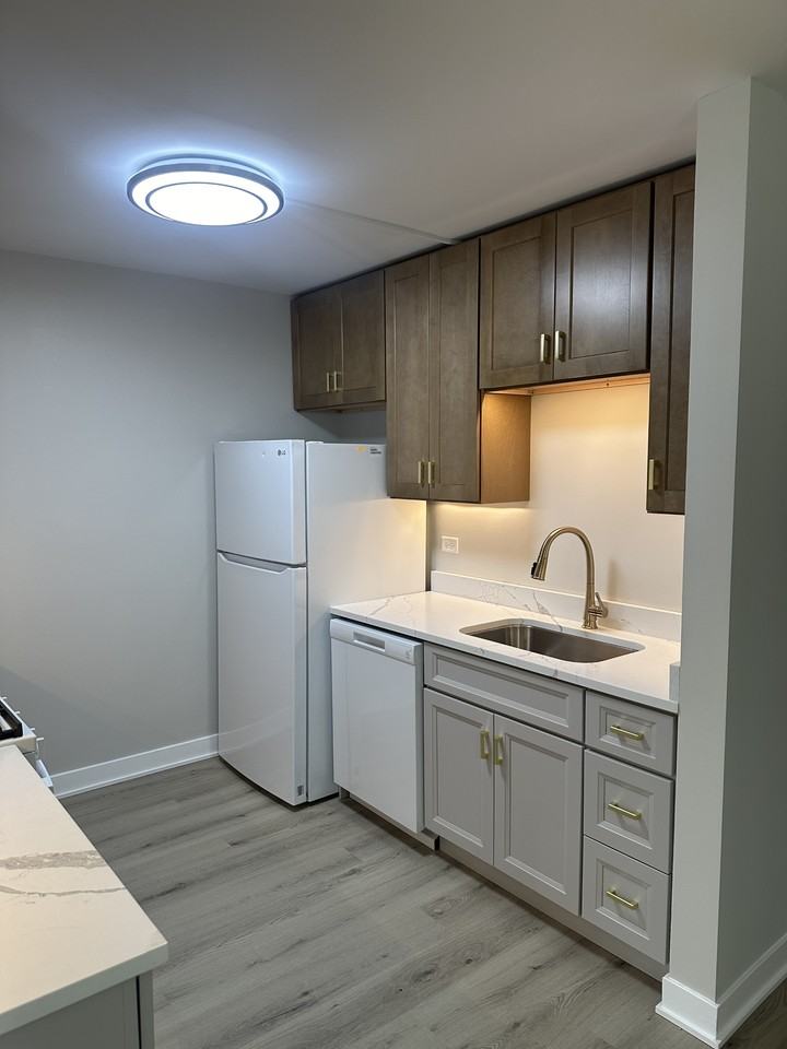 1419 N 17th Ave #4 - Photo 2 of 11