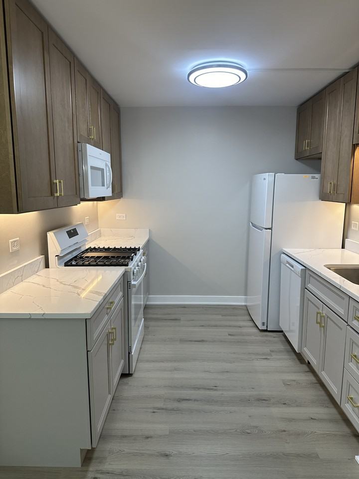 1419 N 17th Ave #4 - Photo 3 of 11