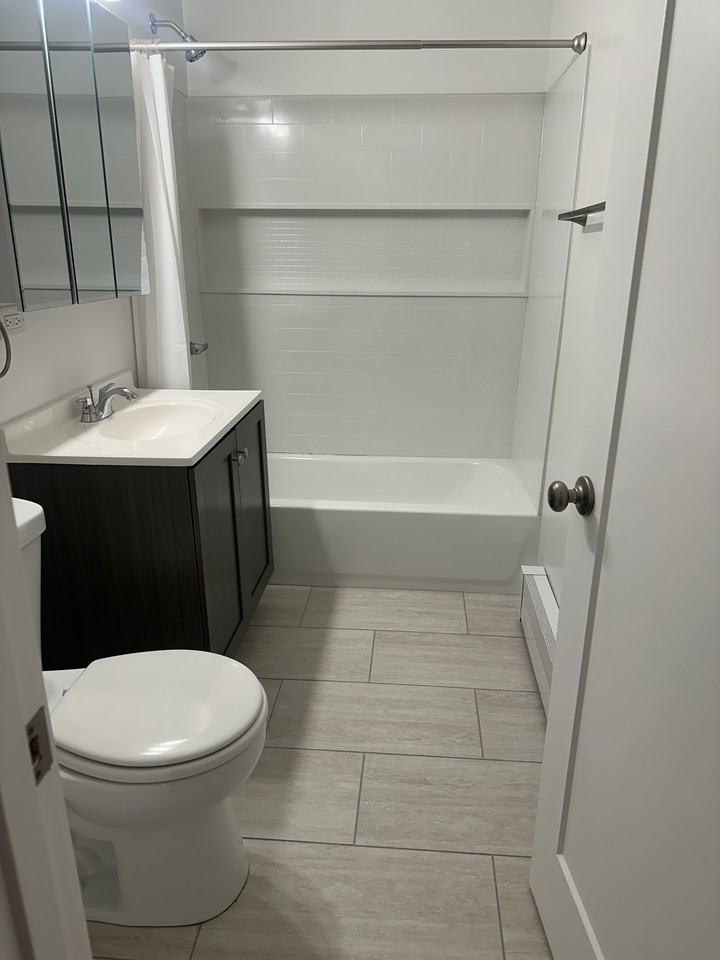 1419 N 17th Ave #4 - Photo 5 of 11