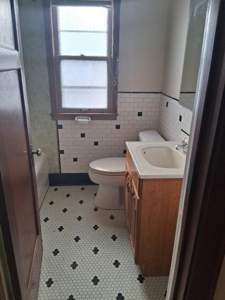 847 S 73rd St - Photo 3 of 6