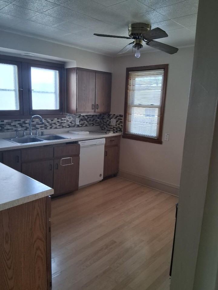 847 S 73rd St - Photo 5 of 6