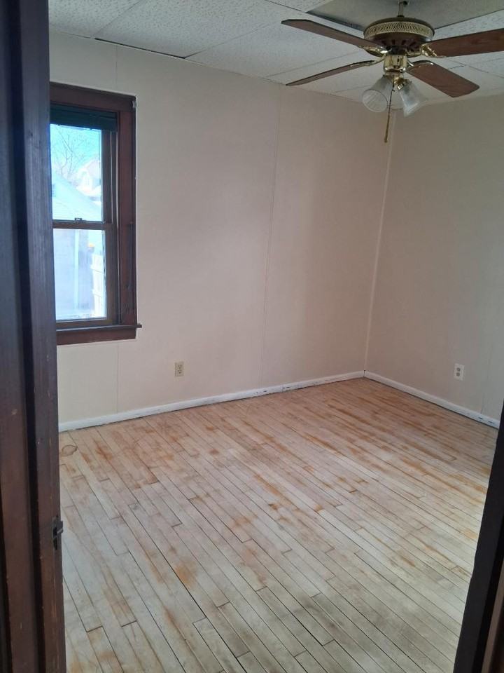 847 S 73rd St - Photo 6 of 6