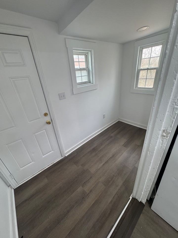 227 Lewis St - Photo 7 of 20