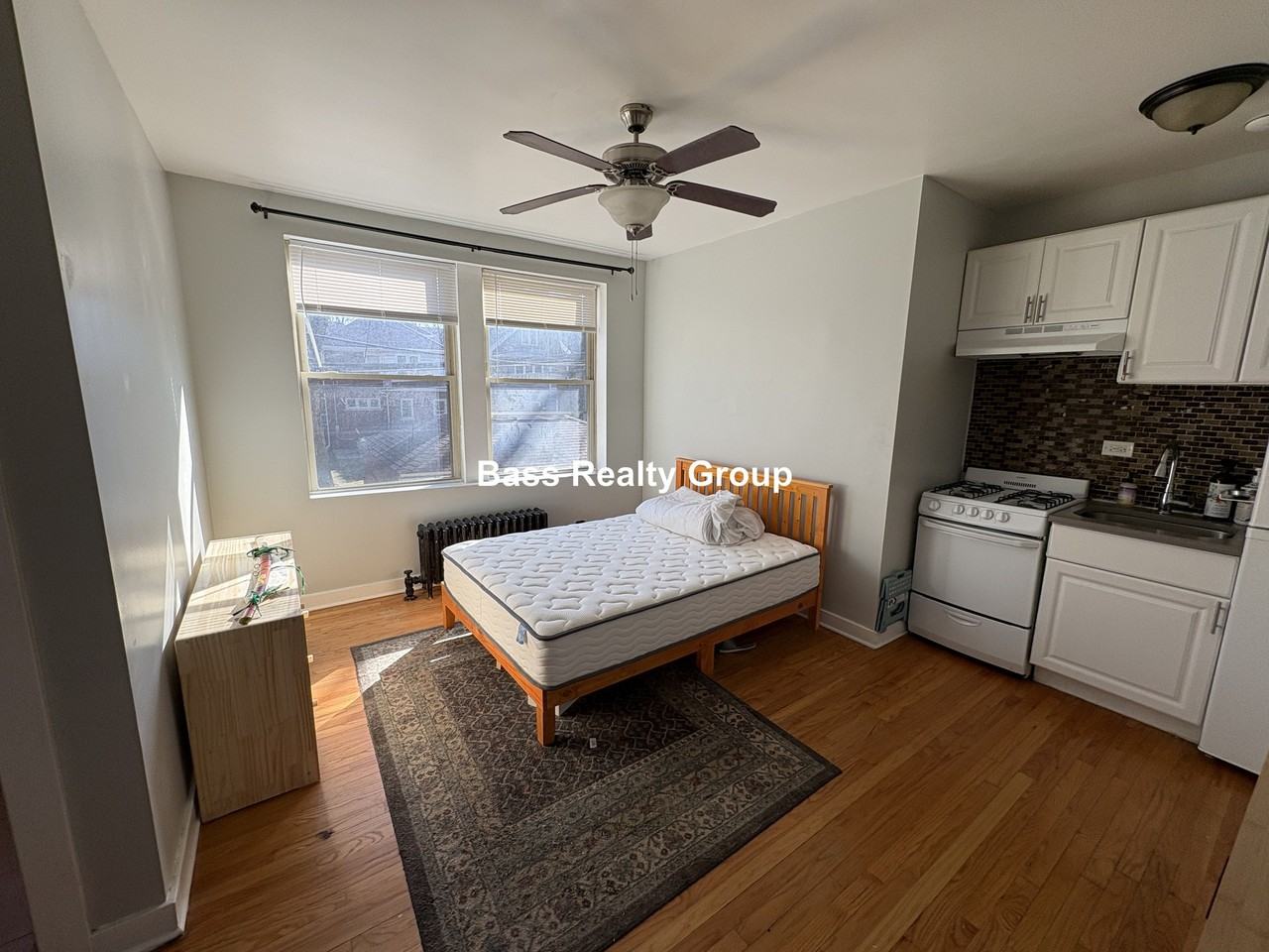 1353 W Greenleaf Ave #110 - Photo 2 of 8