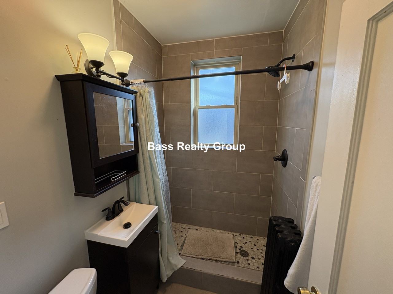 1353 W Greenleaf Ave #110 - Photo 6 of 8