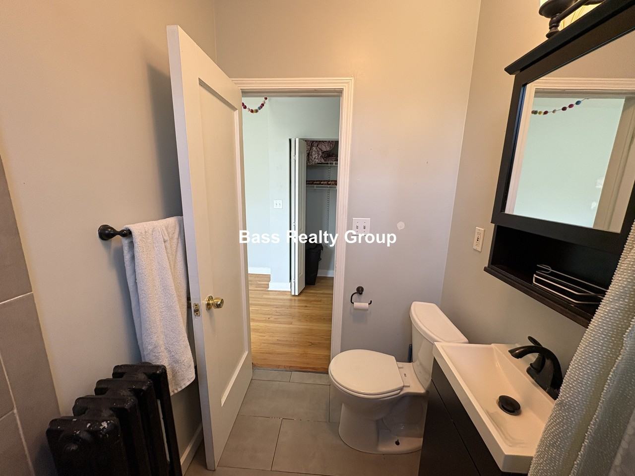 1353 W Greenleaf Ave #110 - Photo 5 of 8