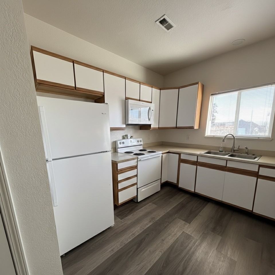 2454 Nw 8th St #NA - Photo 2 of 17