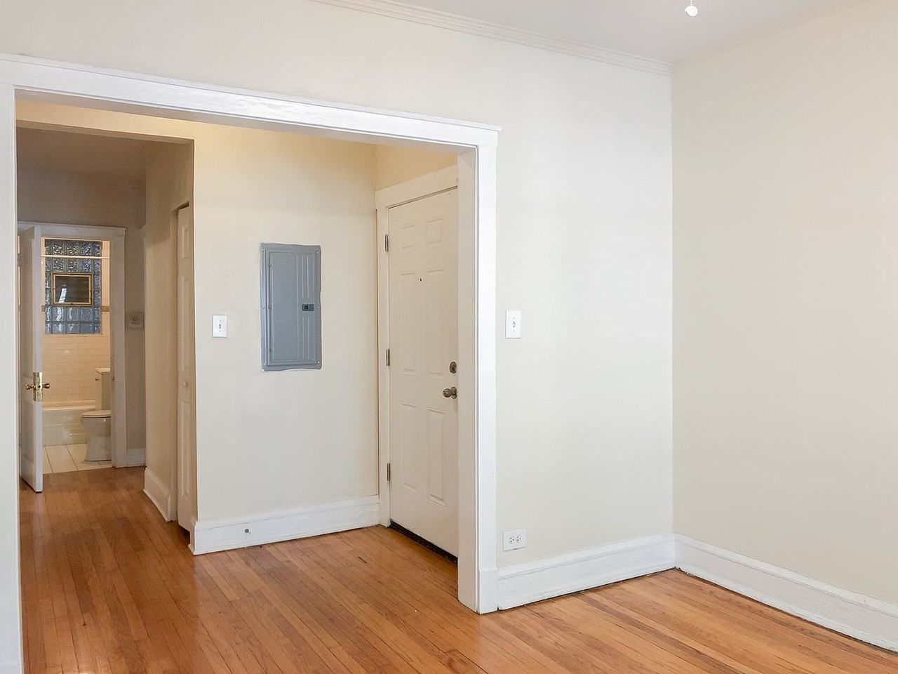 W Berteau Ave #1 - Photo 4 of 14