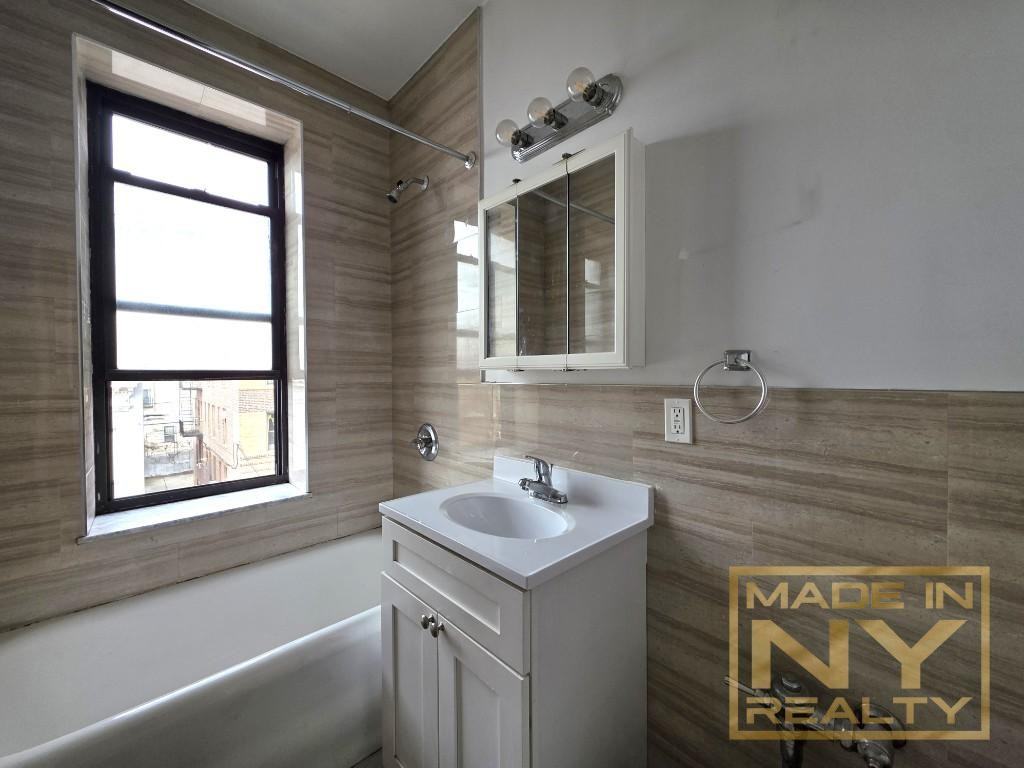 3507 32nd St #C2 - Photo 4 of 6