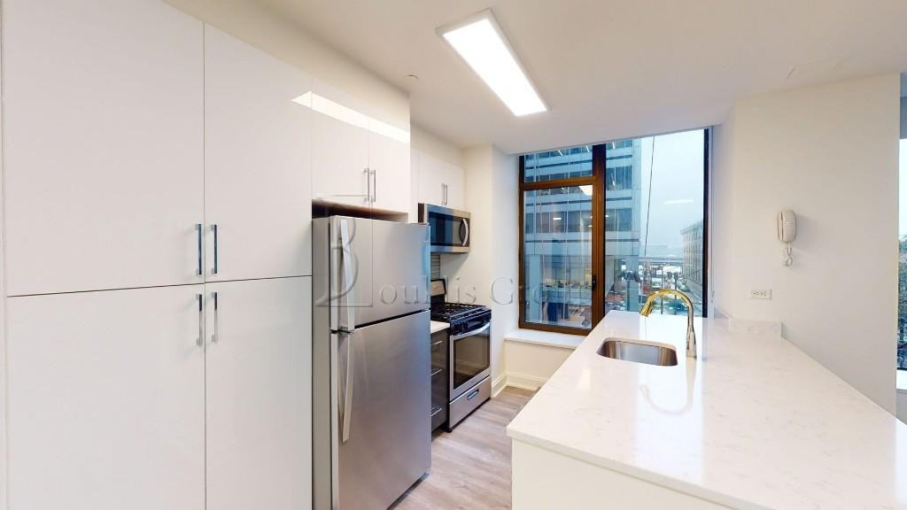 10 Hanover Sq #2D - Photo 2 of 5