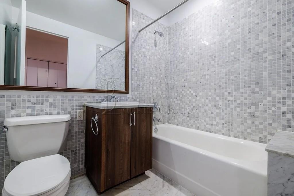 37 Wall St #22E - Photo 5 of 5