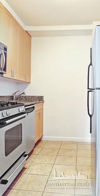 W 48th St #38K - Photo 5 of 8