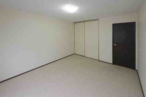 12 Noble Ave - Photo 5 of 11