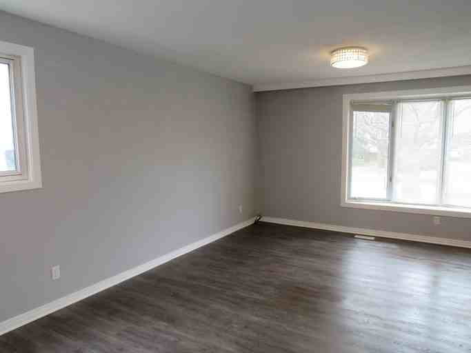 21 Keewatin Cres - Photo 5 of 16