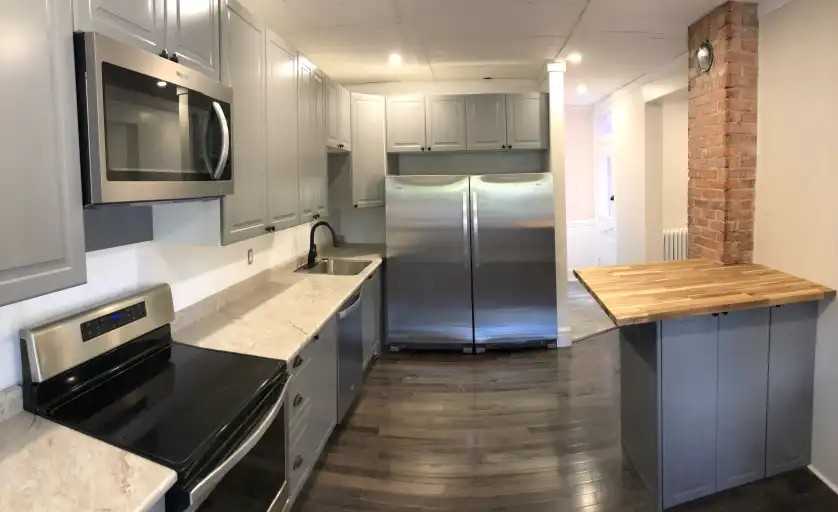 577 Frontenac St - Photo 2 of 15