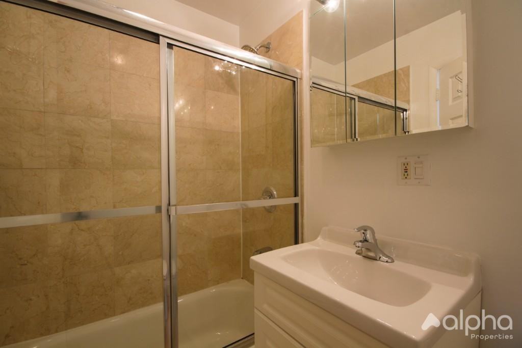 350 E 19th St #3A - Photo 7 of 8