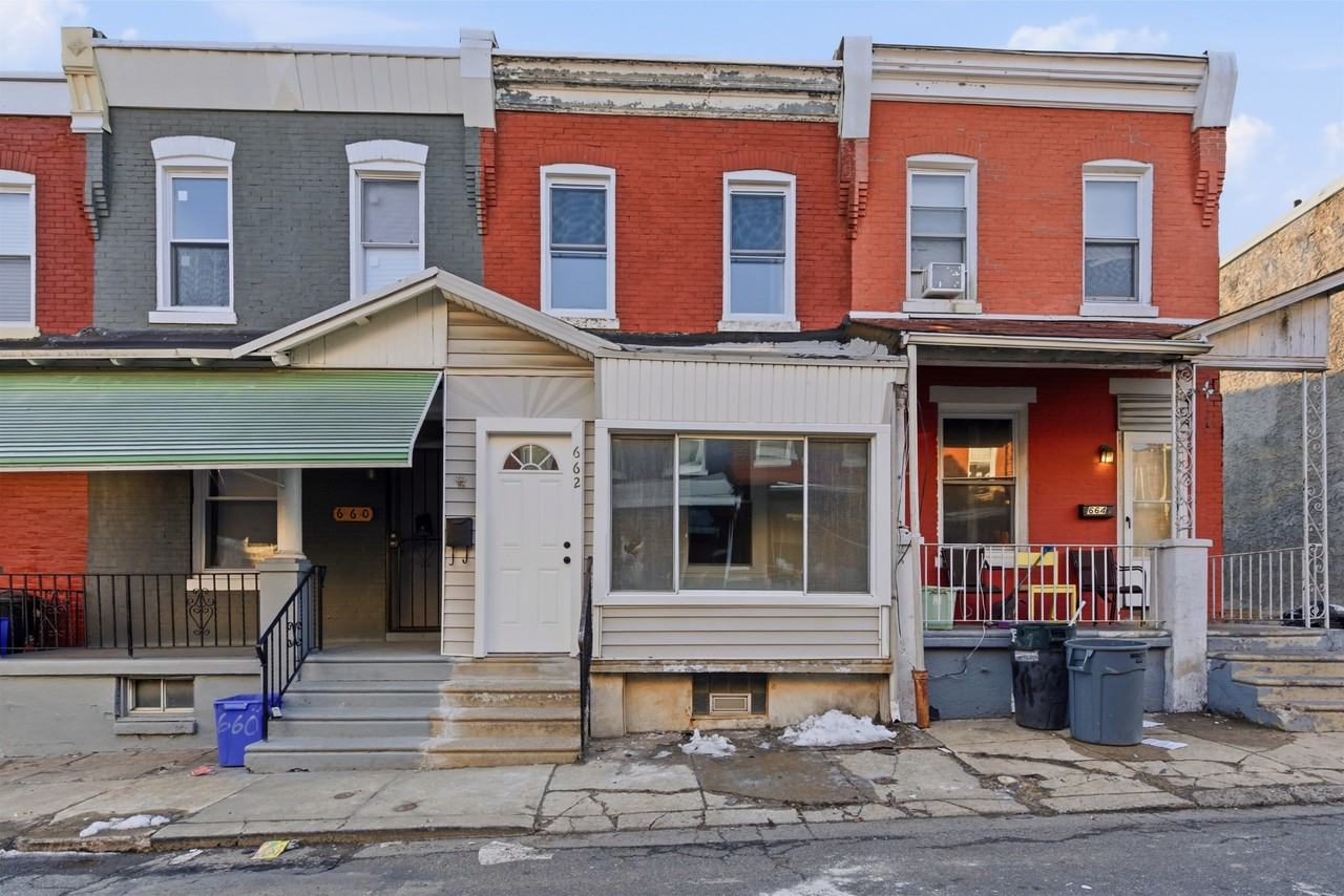 662 N Yewdall St #1 - Photo 4 of 17