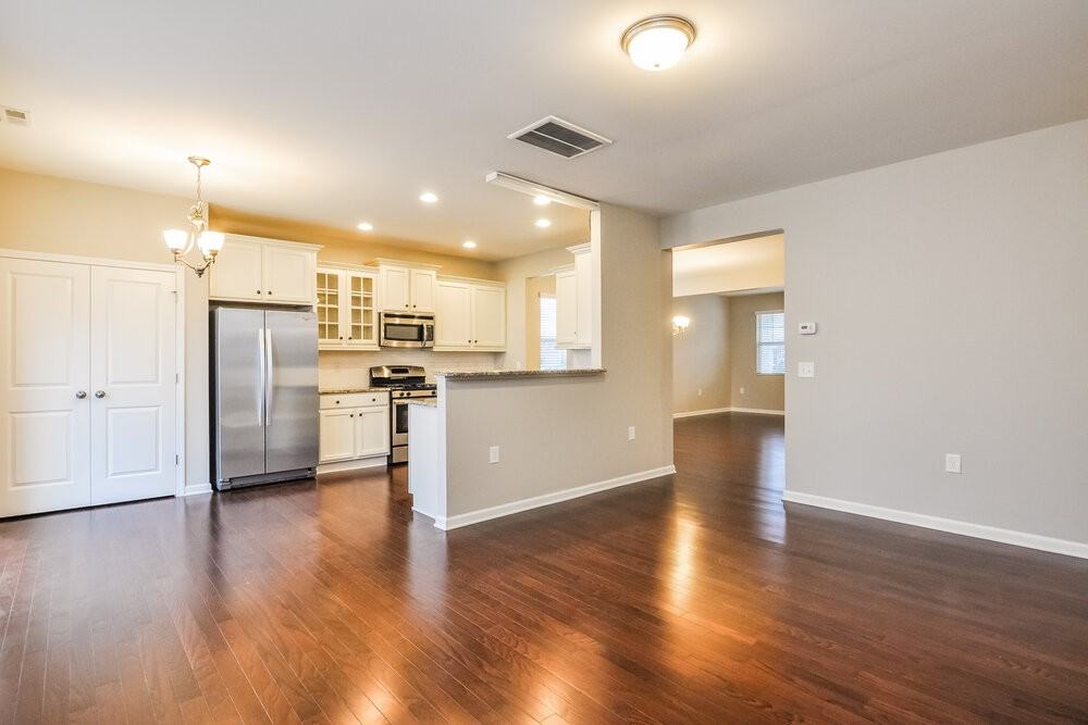 600 Lavenham Ln - Photo 3 of 15