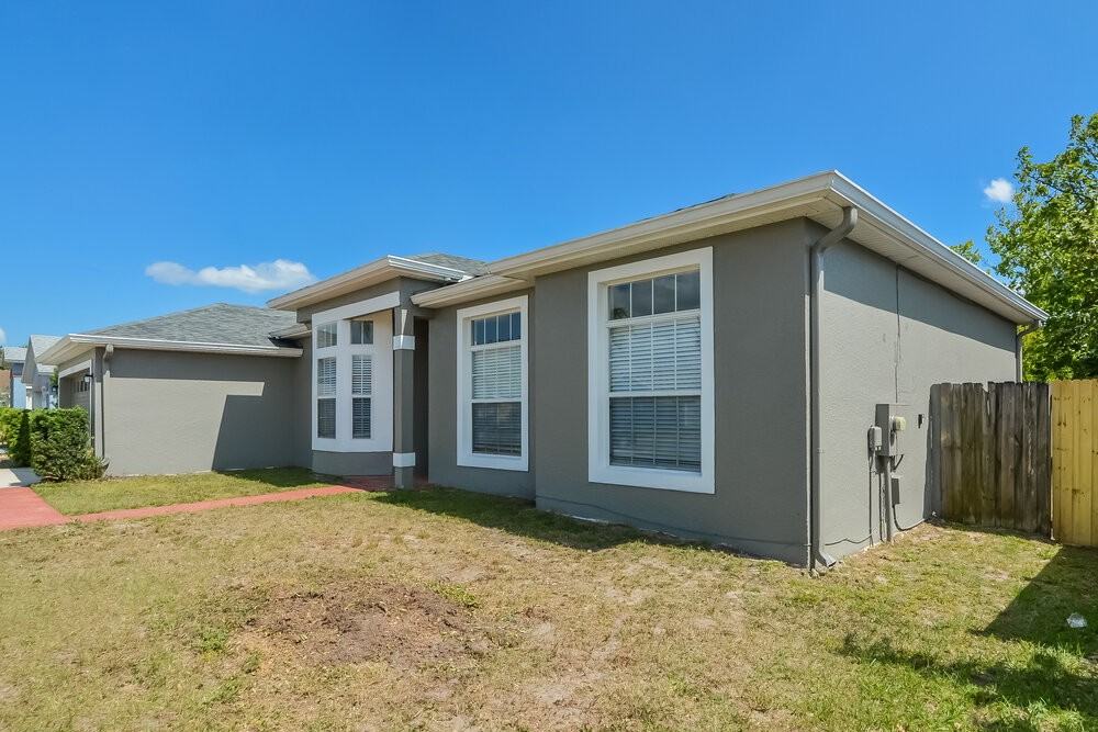 717 Modena St - Photo 3 of 16