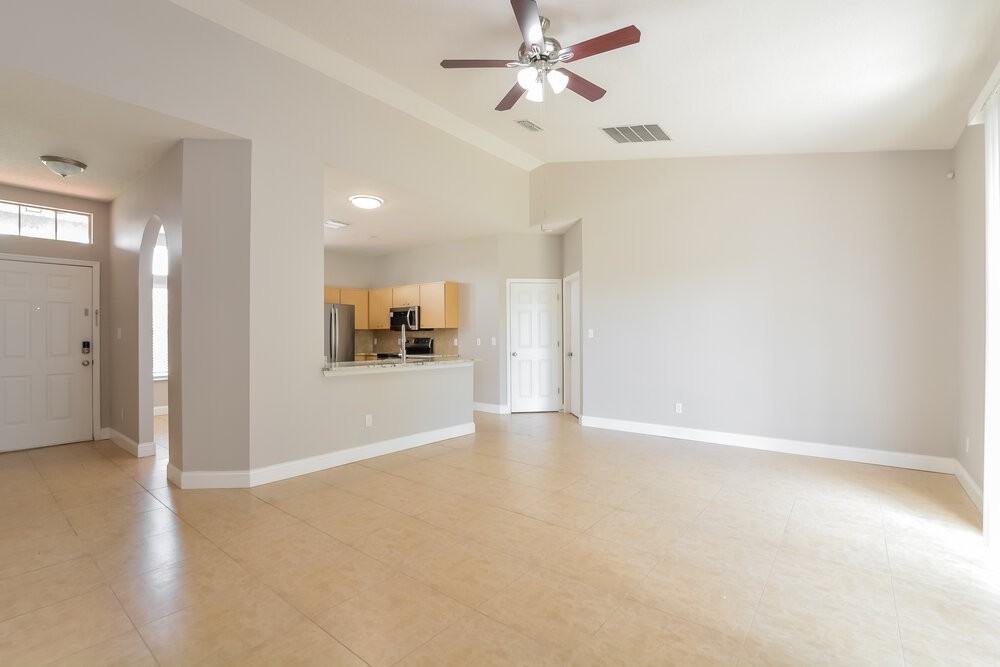 717 Modena St - Photo 6 of 16