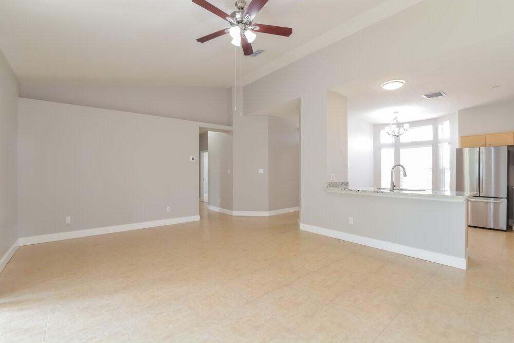 717 Modena St - Photo 7 of 16