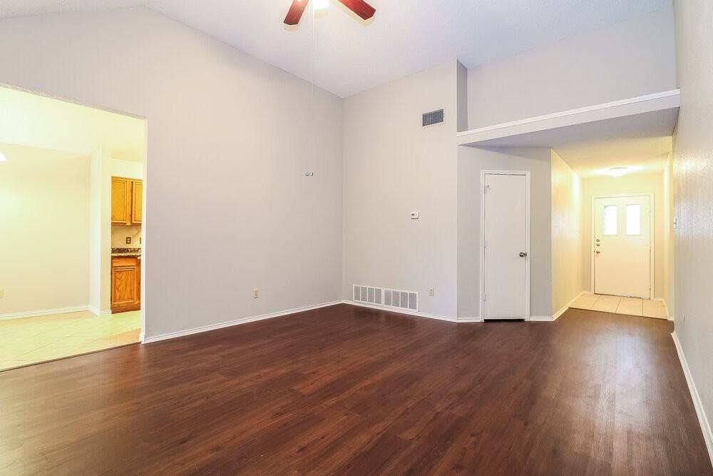 641 Ozark Ave - Photo 4 of 17