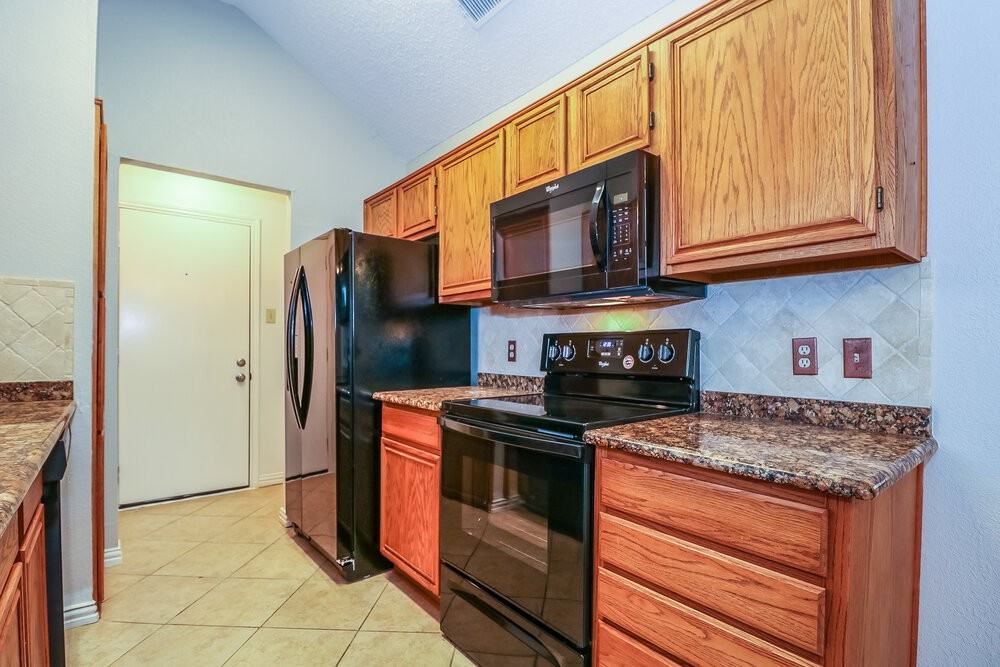 641 Ozark Ave - Photo 6 of 17