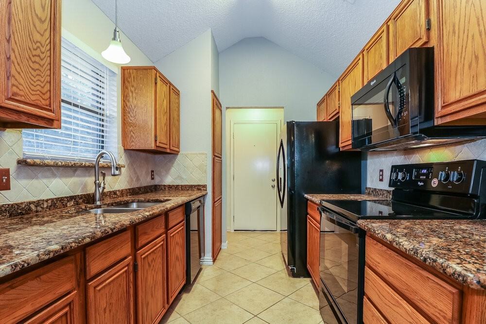 641 Ozark Ave - Photo 7 of 17