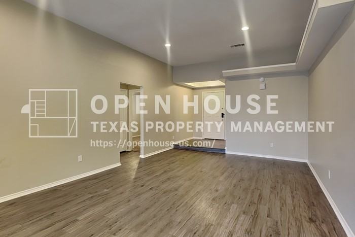 6901 Club Creek Dr - Photo 5 of 20