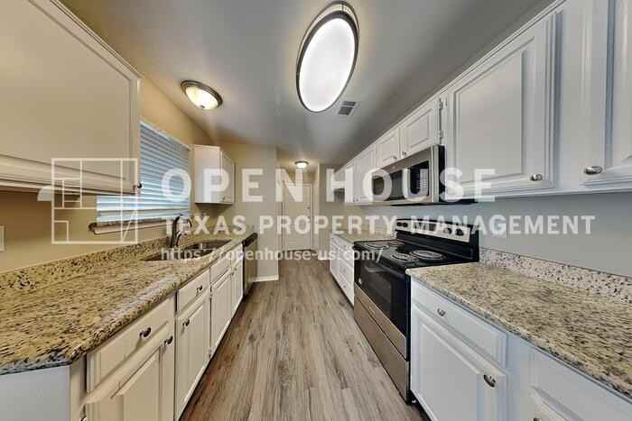 6901 Club Creek Dr - Photo 7 of 20