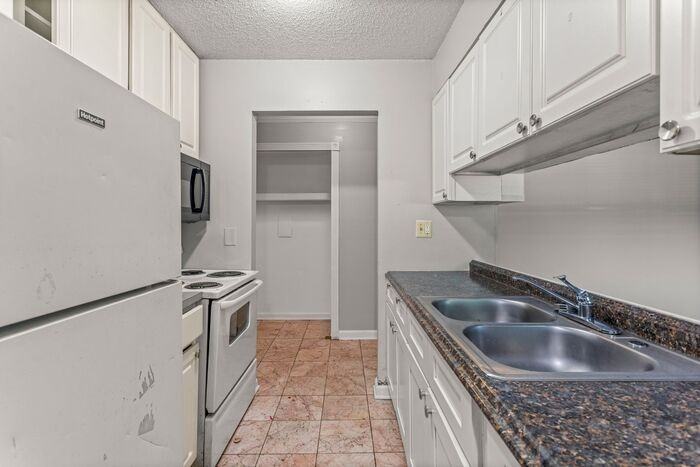21641 Hillside Dr #3D - Photo 6 of 16
