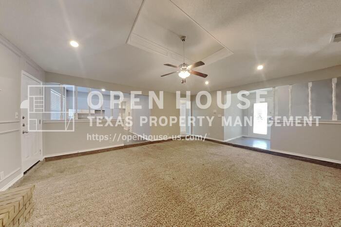 3609 Hialeah Dr - Photo 4 of 21