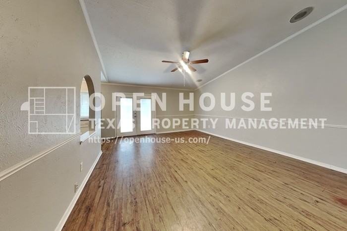 1408 Vanderbilt Dr - Photo 5 of 20