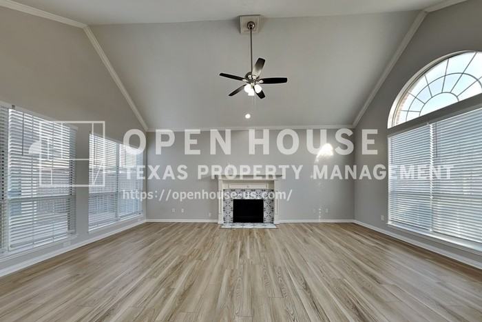 10464 Quest Dr - Photo 4 of 23