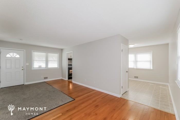 11016 E 51st St - Photo 7 of 16