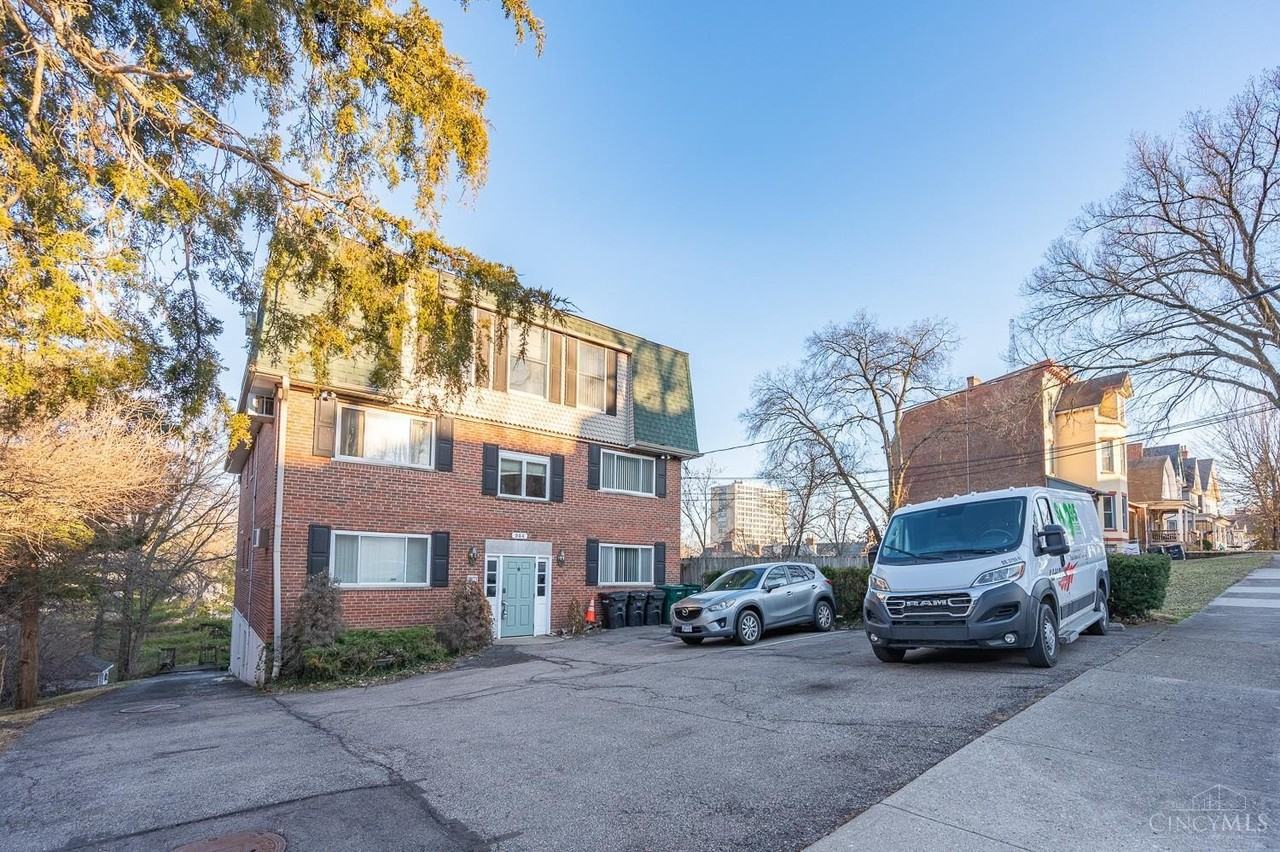 944 Summit Ave Apt 1 - Photo 2 of 14