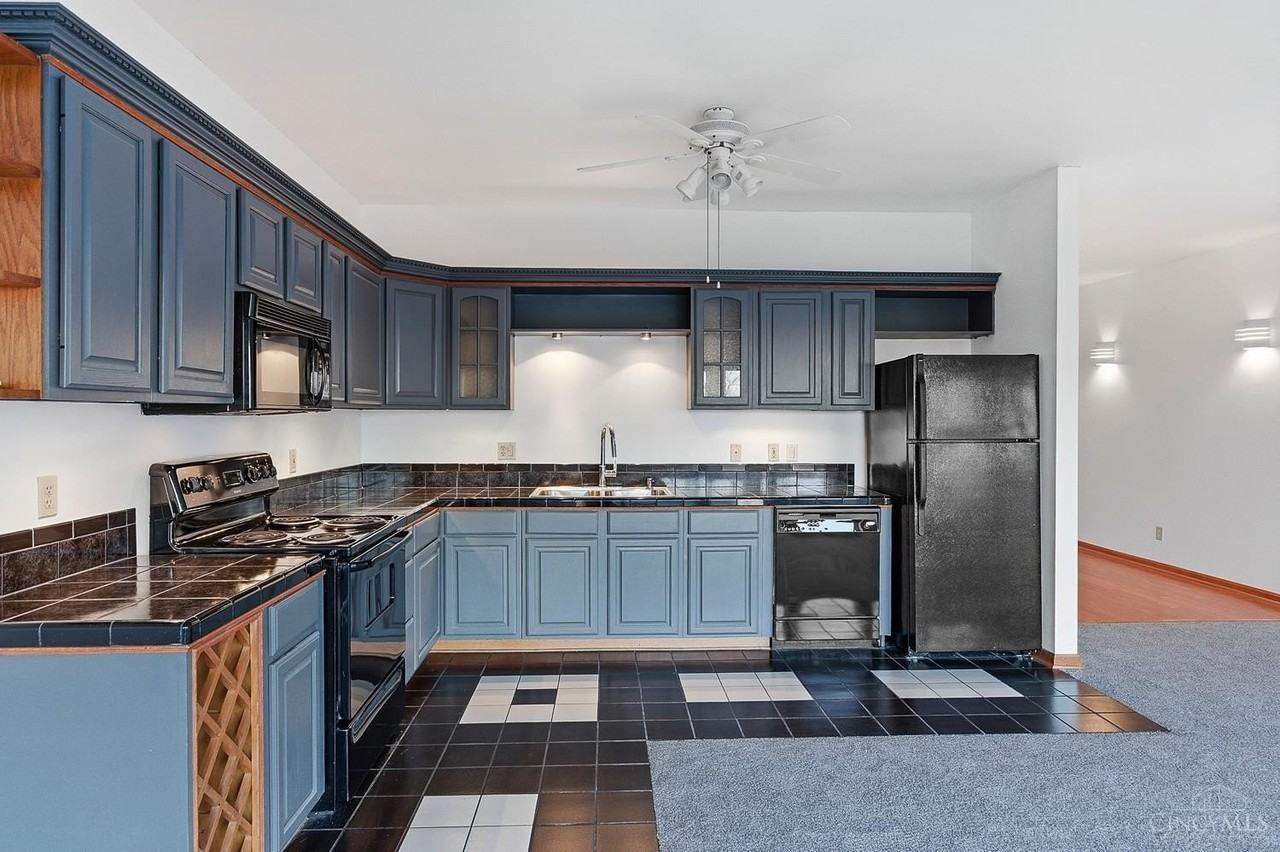 944 Summit Ave Apt 1 - Photo 5 of 14