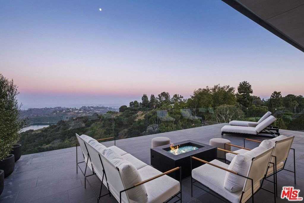 2304 1/2 Donella Cir - Photo 2 of 35