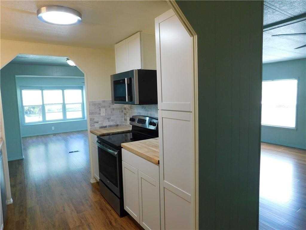 1081 Parkway Ln - Photo 4 of 5