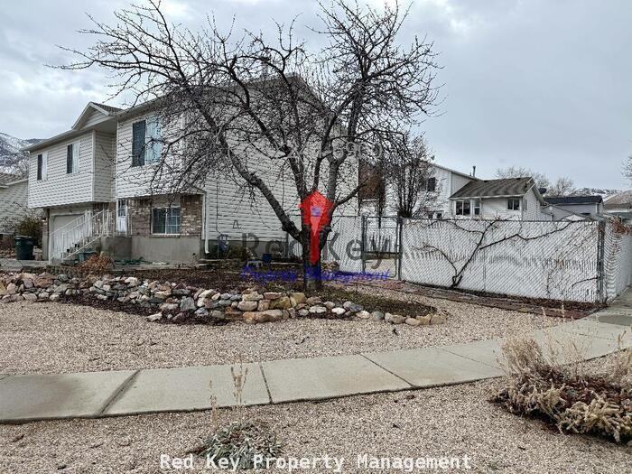 644 E 290 N - Photo 2 of 19