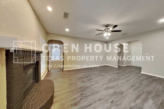 845 Royal Oak Ln - Photo 4 of 21