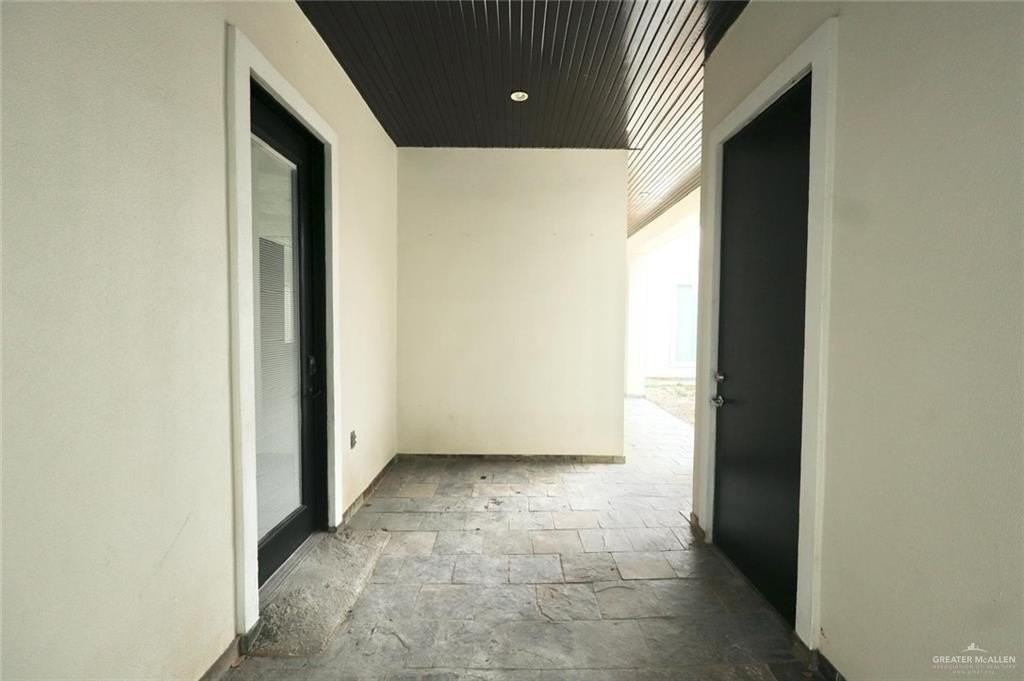 2435 E 7th Ave - Photo 4 of 22