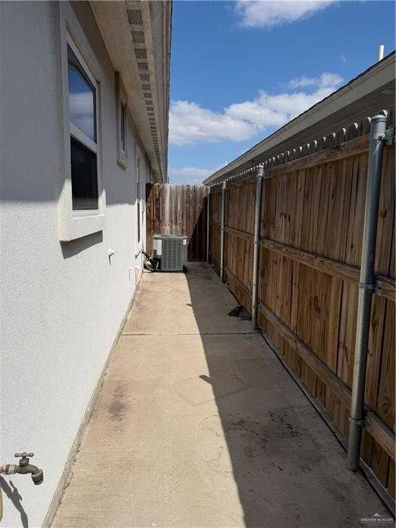 904 W Carmel Ave Apt 1 - Photo 4 of 10