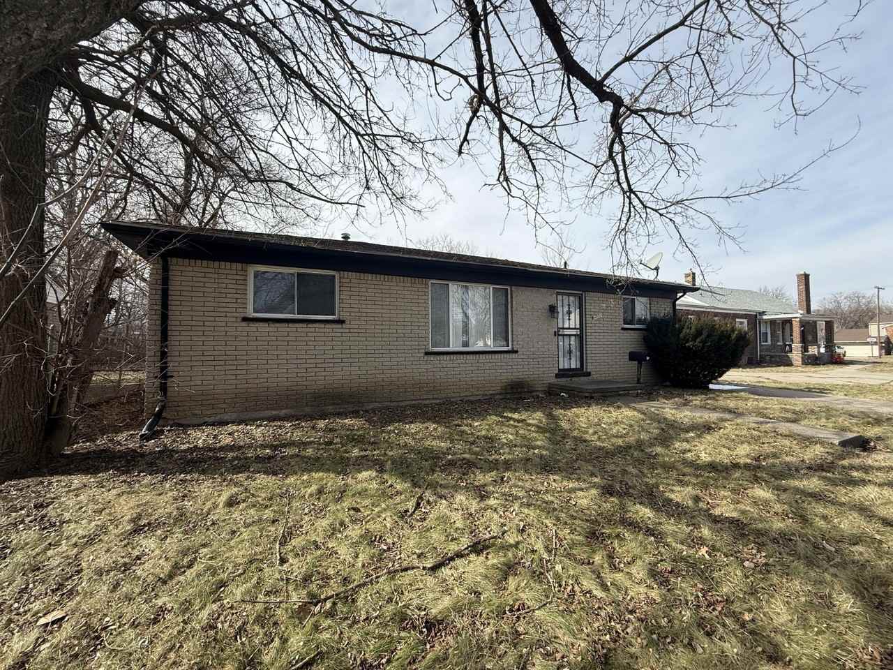 4052 Burton St - Photo 2 of 14