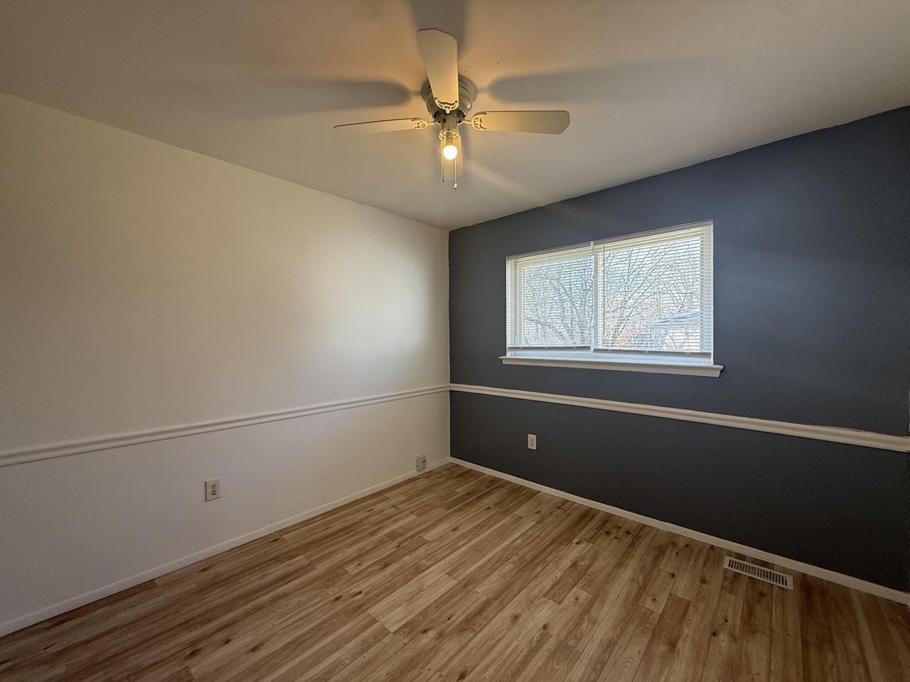 4052 Burton St - Photo 5 of 14