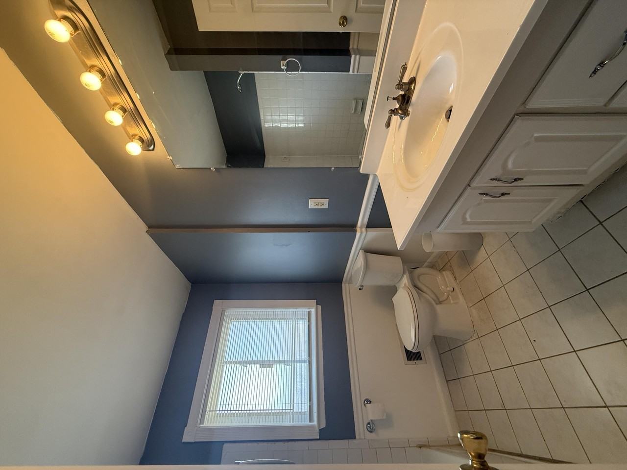 4052 Burton St - Photo 7 of 14