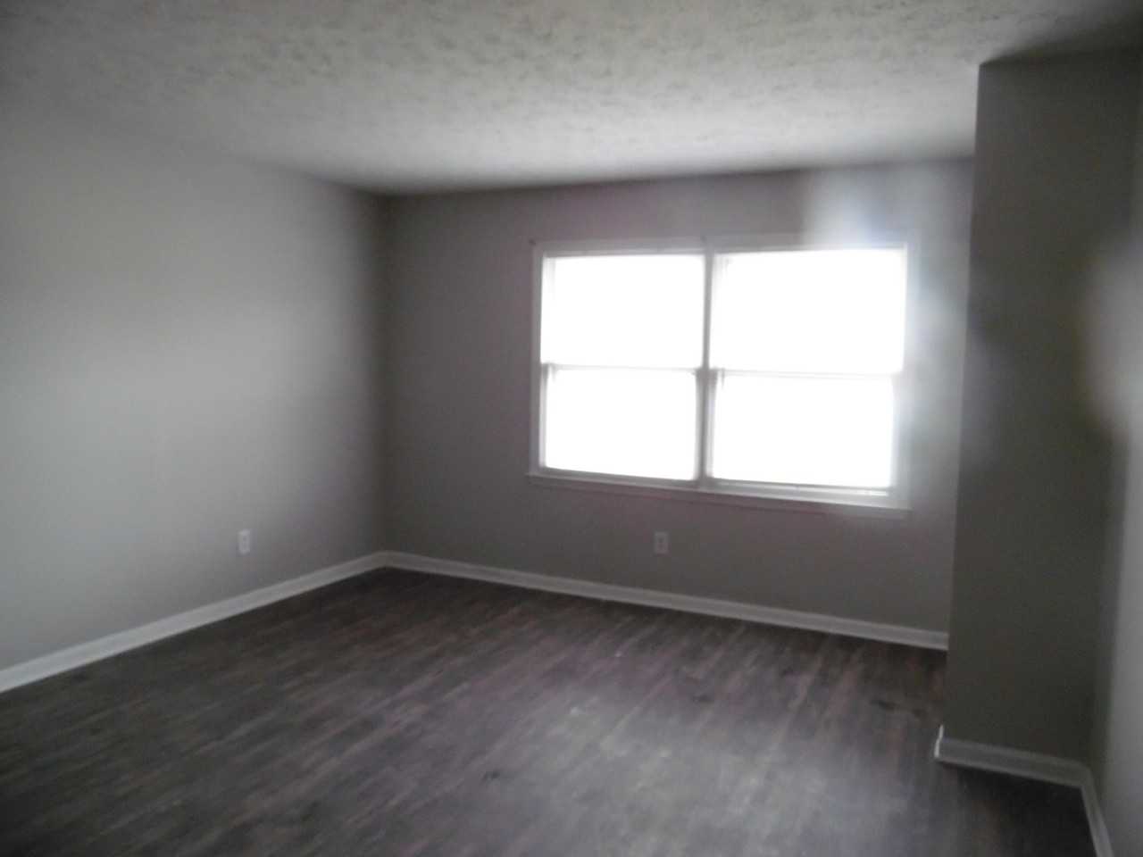 2801 Easthills Dr - Photo 2 of 6