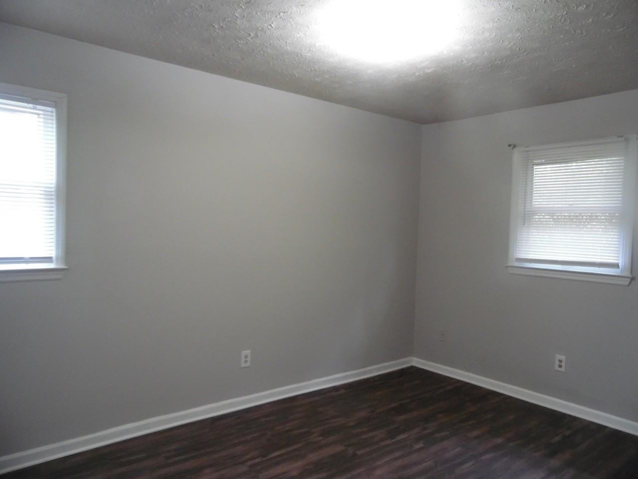 2801 Easthills Dr - Photo 5 of 6