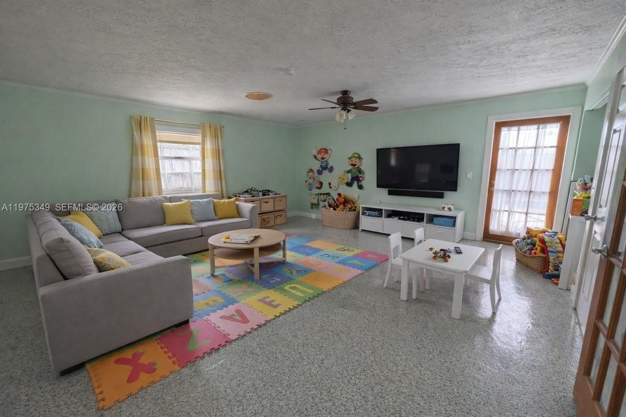 8075 Se Palm St #1 - Photo 3 of 28