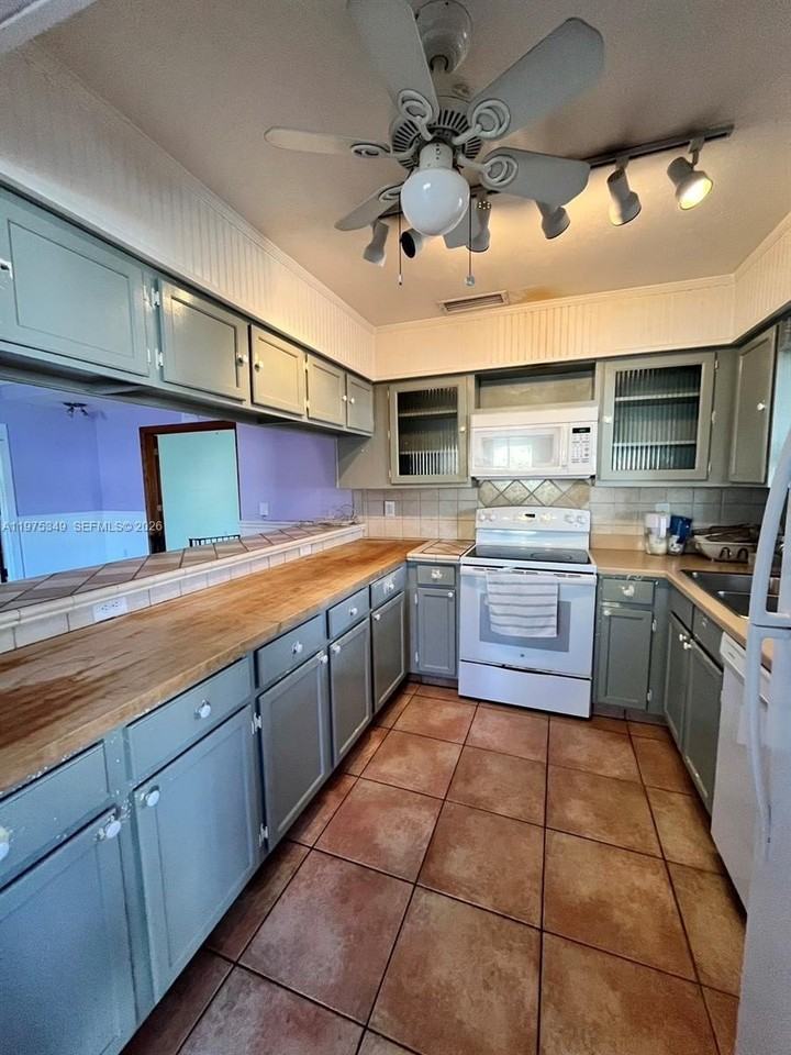 8075 Se Palm St #1 - Photo 6 of 28